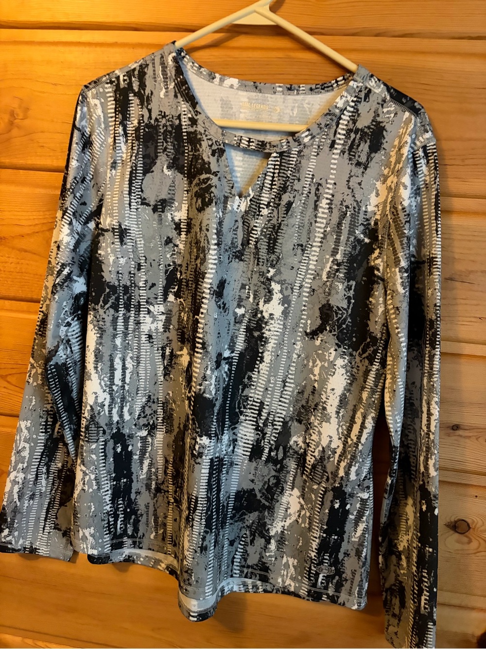 Reel Legends Gray & Black Abstract Long-Sleeve Top